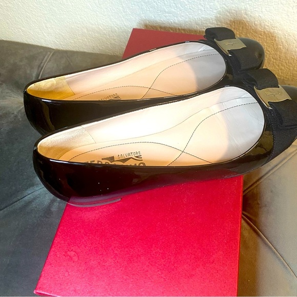 EUC FERRAGAMO Varina Patent Leather Ballet Flats - Size 7 - Picture 7 of 12